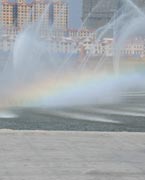 晉陽湖噴泉
　　晉陽湖公園是城市綜合型生態(tài)濱水公園，其景觀工程分為10大區(qū)域，有生態(tài)自然游覽區(qū)、僑鄉(xiāng)文化廣場區(qū)、古厝文化體驗區(qū)、濕地生態(tài)科普區(qū)、城市文化廣場區(qū)、生態(tài)島休閑區(qū)、山林沙地游玩區(qū)和水上活動區(qū)。 